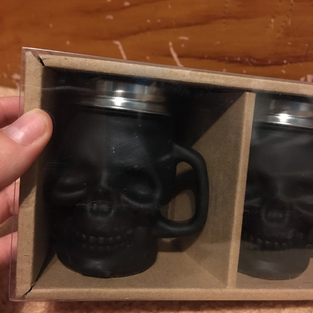 AmiciHome Black Skull Salt & Pepper Shakers